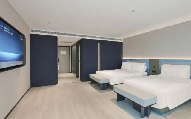 Shenyang Tiexi Square Baogong Street Light Residence Hotel