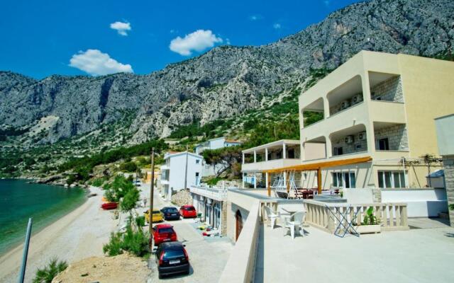 Apartments Alać
