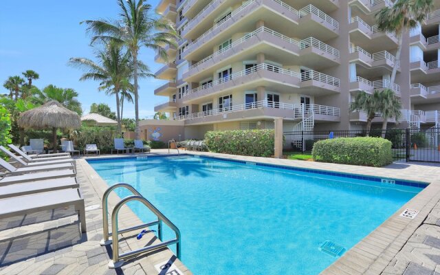 Beachfront Condo With 180-degree Views and Pool