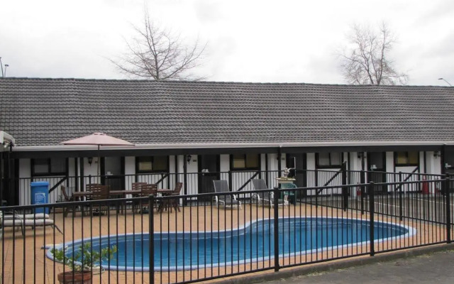 Devonwood Motel