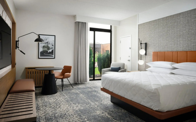 Sheraton Grand Rapids Airport Hotel