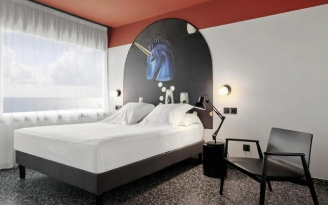 Dina Morgabine Saint Denis