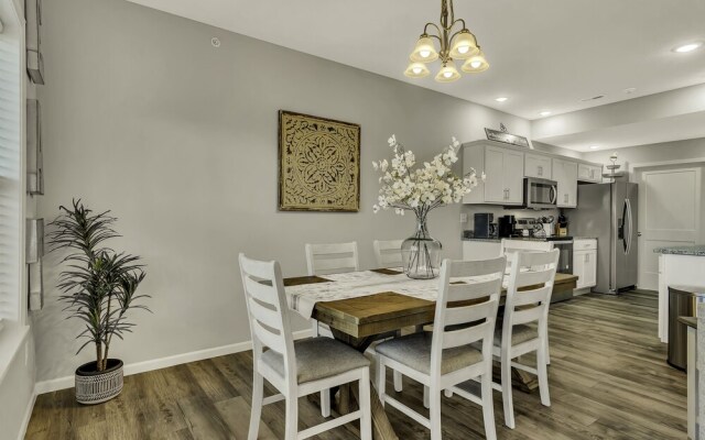 Sunset Bunker 3 Bedroom Condo by RedAwning