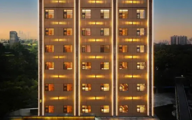 Shiyan Qiyue Hotel (People's Square)