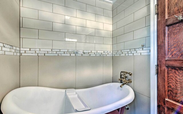 Hot Tub & Mtn Views: Expansive Hazleton Retreat