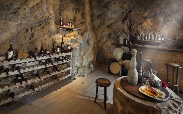 Iakovakis Suites & Spa