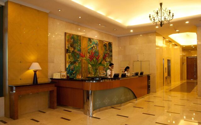 Grand Tropic Suites Hotel