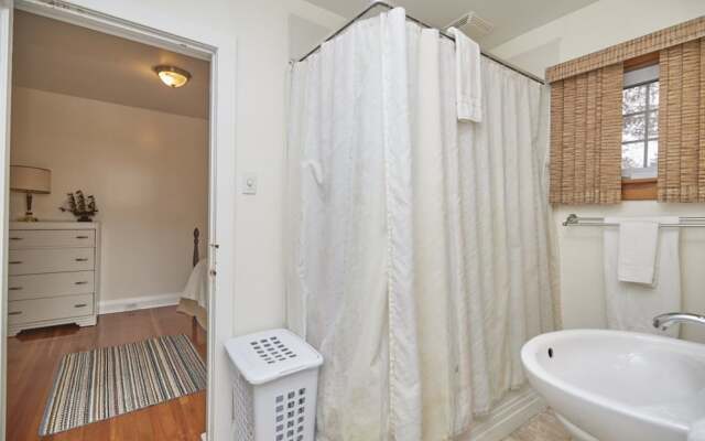 Exclusive Waterfront Beach House Retreat