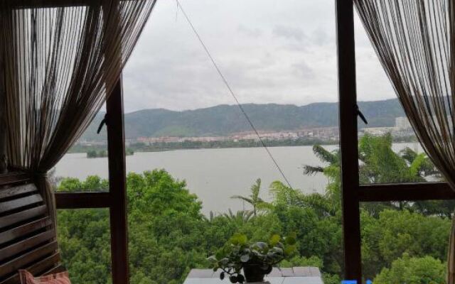 Hengrui Lakeside Holiday Hotel