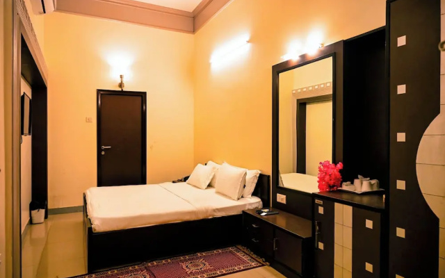 Hotel Cresent Near Assi Ghat