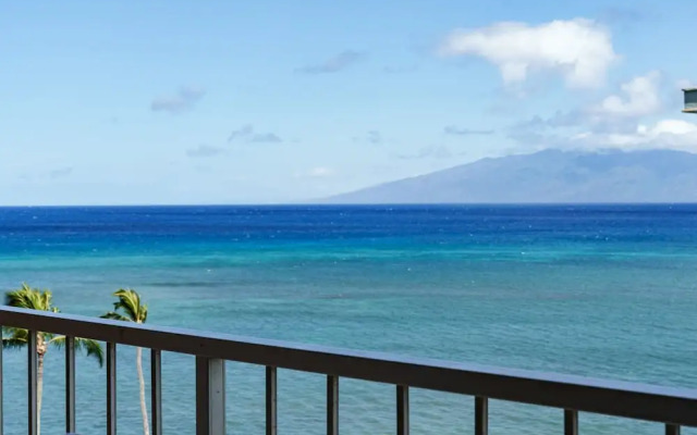 Royal Kahana 702 Studio Bedroom Condo by RedAwning