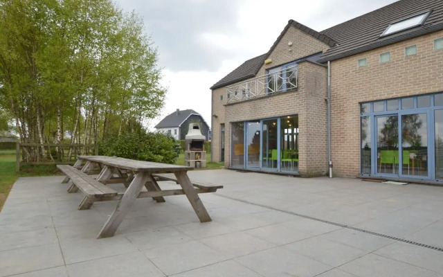 Delightful Villa in Sourbrodt With Pool