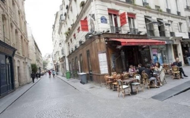 Un Petit Toit - Montorgueil - Marais - Opera