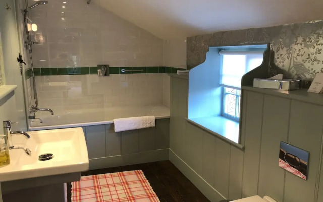 Crown House Bed & Breakfast