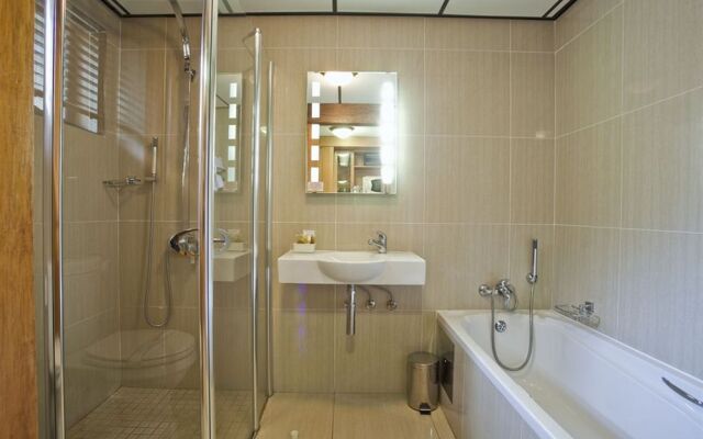 Sentinel Luxury Suite Hotel