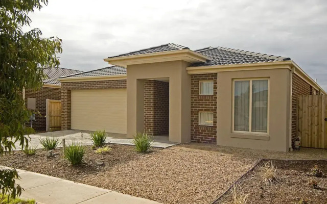 Serviced Houses Point Cook
