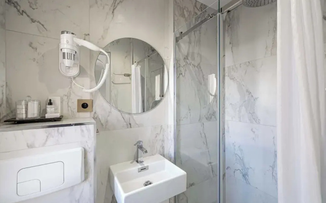 Hotel Avaton - Single Bedroom - Cannes Palais