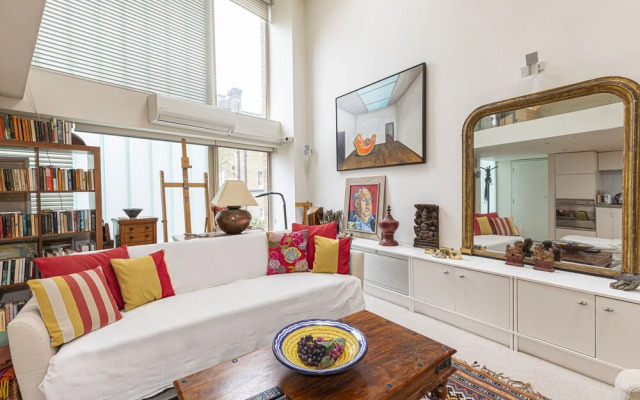 JOIVY Artsy Studio Flat in Fulham near River Thames