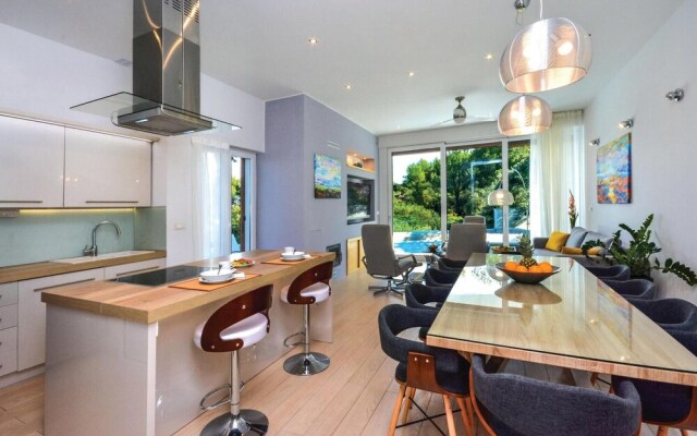 Amazing Home in Slatine With Wifi and 4 Bedrooms