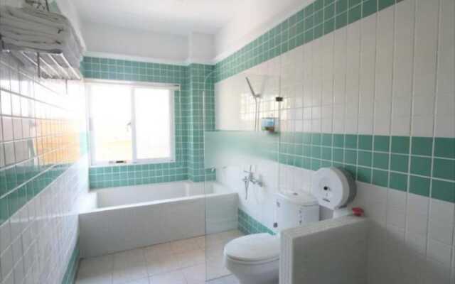 Dive Inn 633