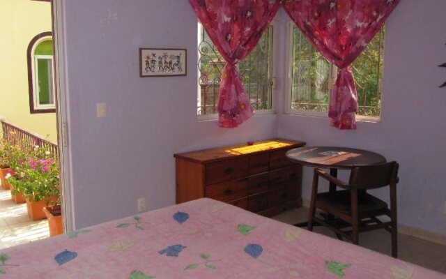 La Puerta Violeta Guest House & Spa