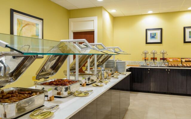 DoubleTree by Hilton Richmond - Midlothian