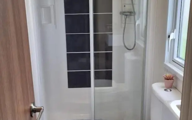 Stunning Seaside Lodge Nr New Forest 2 bed