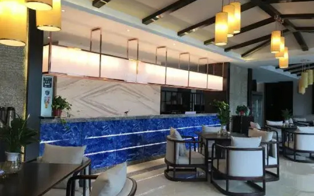 Four Seasons Oxygen Hotel Bomi