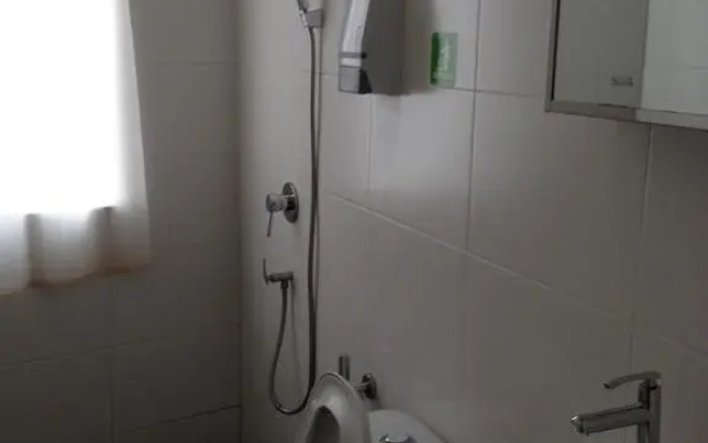 White House Cubical Hotel