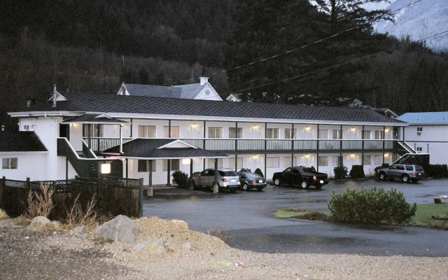 Royal Lodge Motel