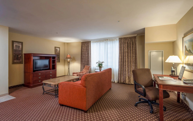 Arlington Court Suites, a Clarion Collection Hotel