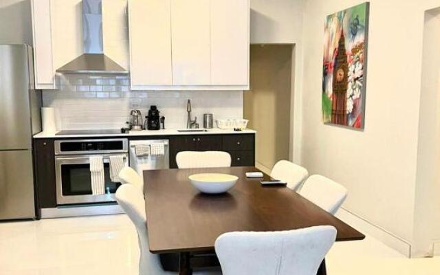 Luxurious Beachside 3-Br Apt