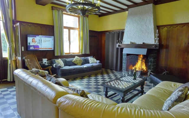 Spacious Holiday Home With Private Garden