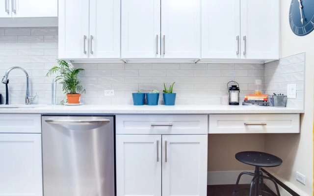 Gorgeous 2Br Condo w Parking Patio Coffee