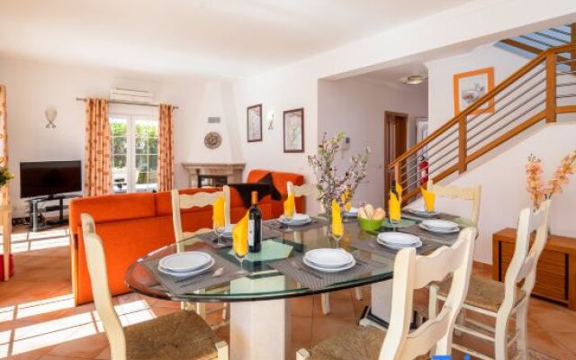 Villa Ribeiro I - 4 Bedrooms, Pool, Garden, Beach