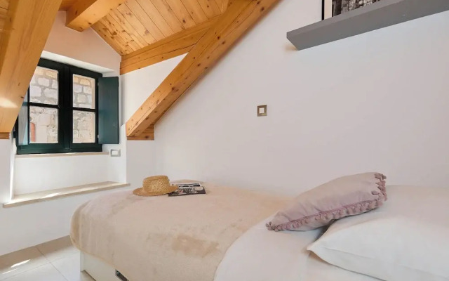B18 Apartment