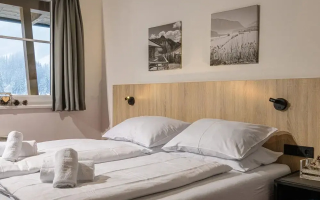 Hilltop Apartment in Viehhofen With hot tub