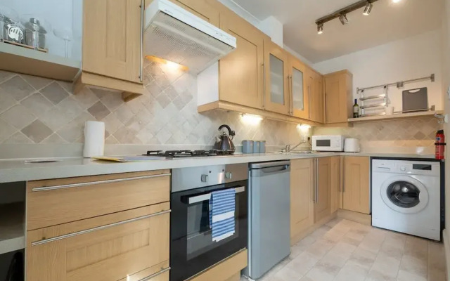 Host Stay Regency Square Apartment