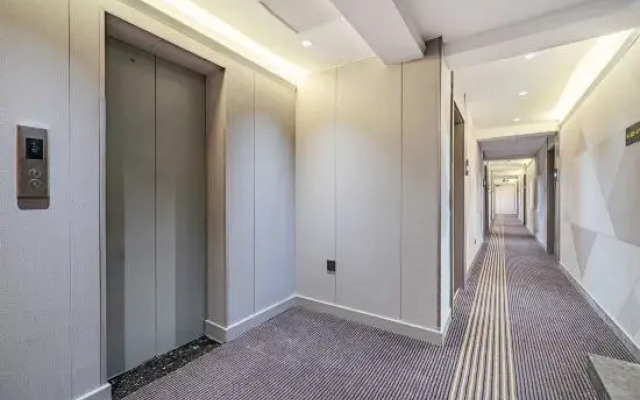 7 Days Premium Hotel