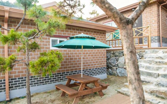 Gapyeong Unaksan Healing Camp Pension