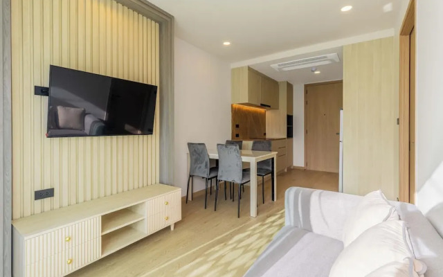 1BR Prime Spot Pool&Gym Near Beach C231