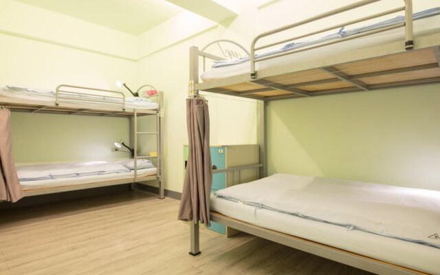 On My Way Taipei Youth Hostel