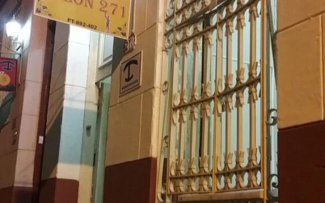 Hostal Colon 271