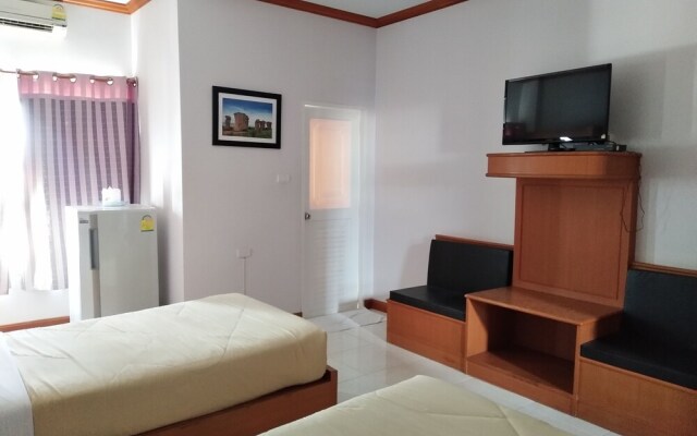 Dee Prom Hotel