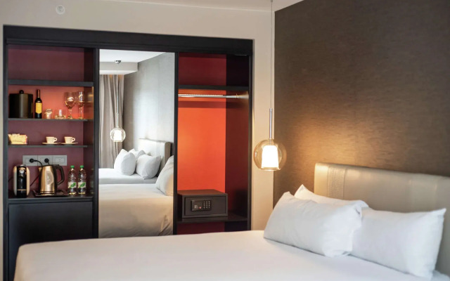 SORO Montevideo, Curio Collection by Hilton