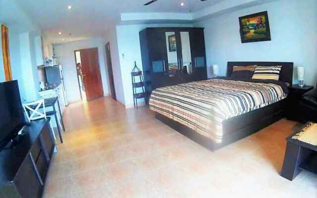 Large Studio Condo Jomtien