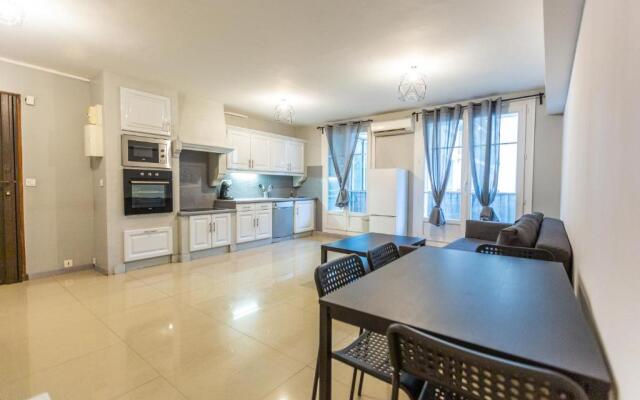 Superbe T4 renove spacieux avec stationnement libre et gratuit