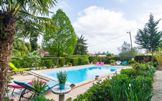 Comfy Holiday Home In Espère With Private Pool