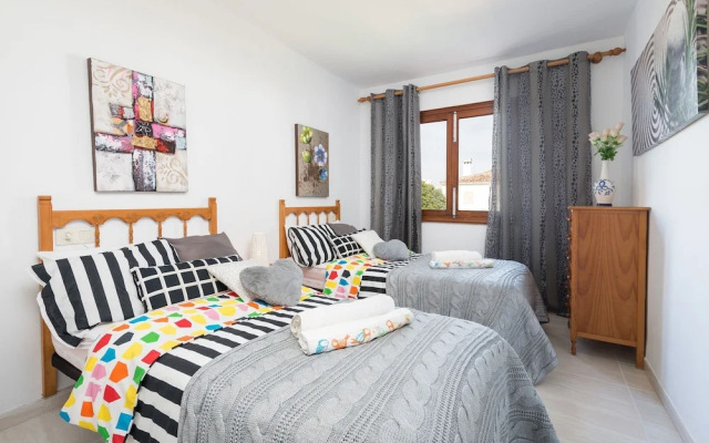 Ropit in Alc dia With 2 Bedrooms and 1 Bathrooms