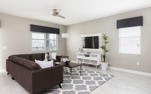 9BR ChampionsGate Pool Home